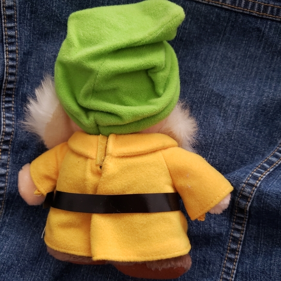 Bashful Dwarf - Picture 2 of 3